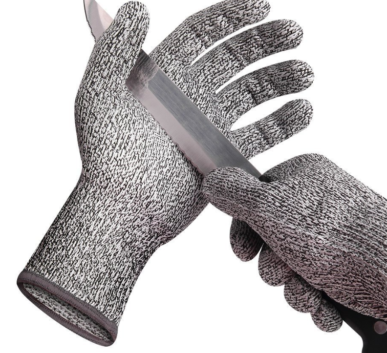 Rubber - dipped gloves against stabbing and cutting
